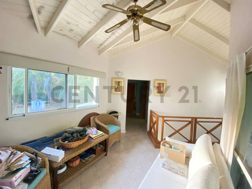 Venta De Casa 6 Ambientes 2 Dormitorios En Solares Del Carcarañá, Oliveros