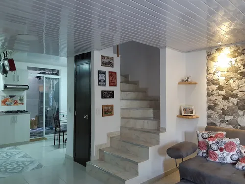 Linda Casa Dúplex Con Vista A Las Montañas Mientras Te Tomas Un Rico Café.