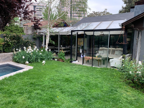 Casa En Venta Vitacura, Remodelada, Cuatro Dormitorios