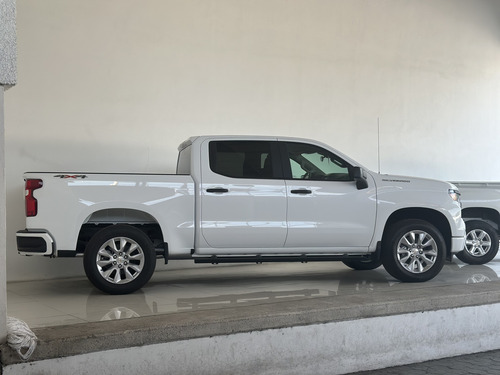 Chevrolet Silverado 5.3 V8 Custom Doble Cabina 4X4 At