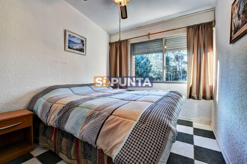 Imagen 2 de 10 de Venta De Apartamento 2 Dormitorios En Arcobaleno/playa Mansa, Punta Del Este.