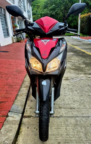 Vendo Moto Honda Click 125i (injection) Automatica.
