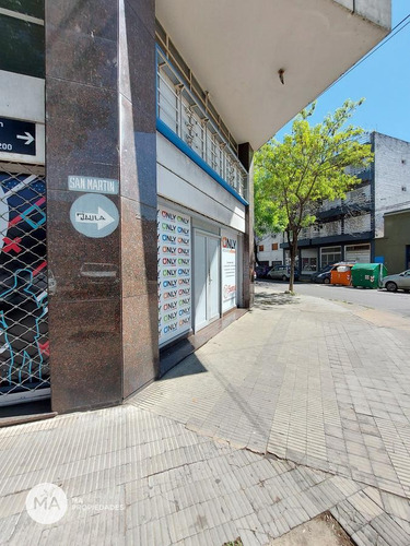 Imagen 4 de 12 de Local Comercial En Venta En Abasto Doble Altura En Esquina