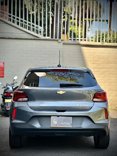Chevrolet Onix 1.0T Premier Hatch At