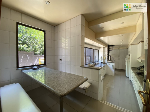 Casa En Venta De 4 Dorm. En Las Condes