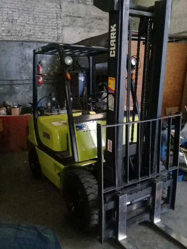 Autoelevador Clark