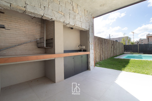 Alquiler Casa Barrio Parques - 4 Dormitorios -piscina-estufa-parrillero Integrado-seguridad 24hs -garaje X2