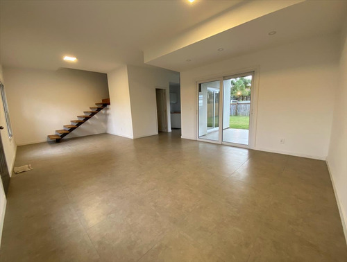 Venta! Casa De 3 Dormitorios A Una Cuadra De Playa Mansa.