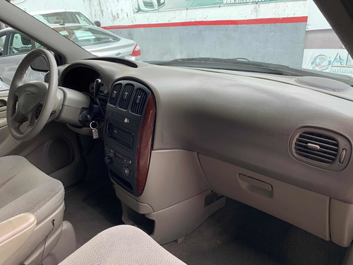 Chrysler Voyager 2004 3.3l Lx Mt