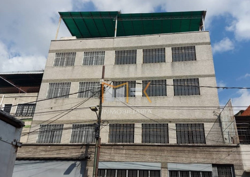 Edificio Comercial En Centro De  Catia, Caracas. Excelente Oportunidad