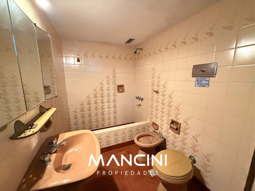 Apto Crédito - Casa En Venta De 5 Ambientes Con Cochera, Quincho Y Piscina - Villa Ballester