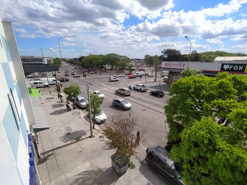 Local Comercial + Casa 4 Ambientes, 2 Baños En Venta Sobre Av. Independencia, Zona Chauvin, Mar Del Plata.