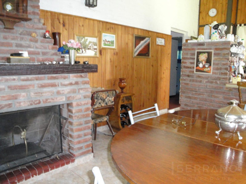 Casa En Venta 6 Ambientes,-pileta Climatizada-calle Saavedra Al 600-parque Sakura