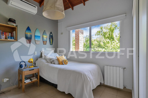 Impecable Casa En Barrio La Masia, Pilar