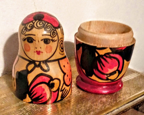 Matrioshka/mamushka De Madera Hueca De Una Sola Unidad (Usado)