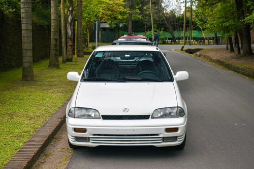 Imagen 2 de 15 de Suzuki Swift 1.3 Twincam 16 Valve