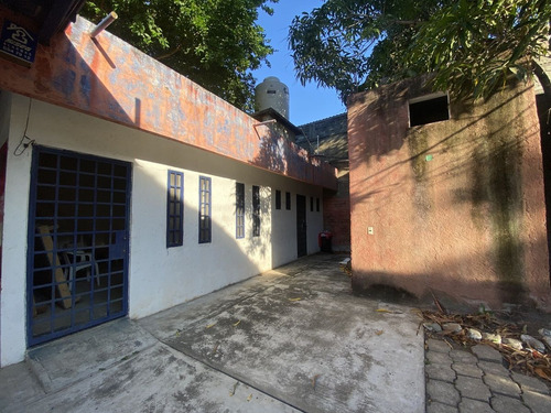 Terreno En El Coacoyul, A Pie De Carretera, Ideal Para Restaurant