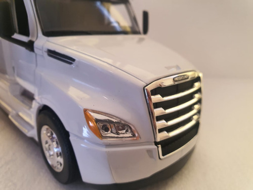Freightliner New Cascadia 1:32 Welly Colores 28cms Escala