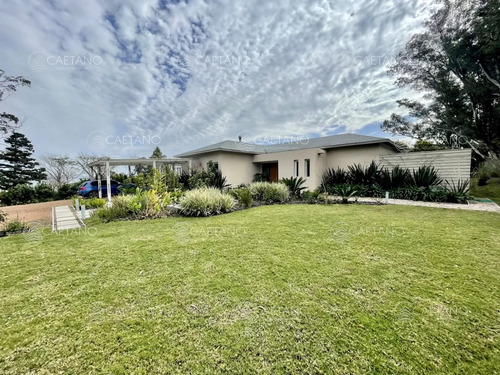 Venta De Casa De 4 Dormitorios En Laguna Del Sauce, Exclusivo Barrio Privado