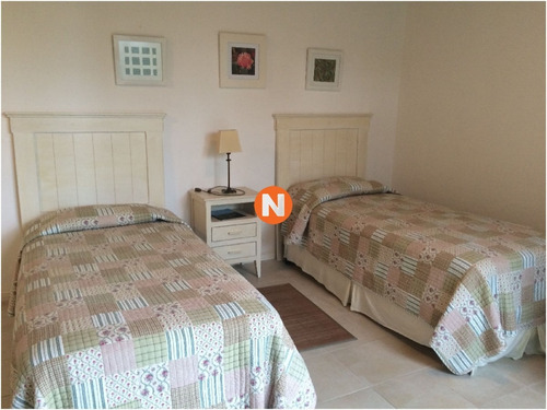 Casa En Venta Y Alquiler, Laguna Blanca, La Barra, 5 Dormitorios.- Ref: 209235