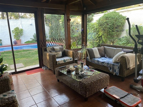 Casa En Venta De 4 Dorm. En Peñalolén