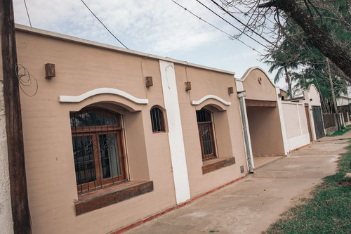 Imagen 4 de 30 de Casa Con Dpto, En Venta Dentro De Los 4 Bv.