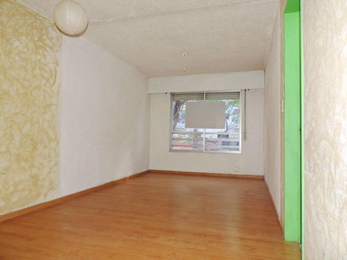 Apartamento Al Frente Sobre Av. Del Libertador !!