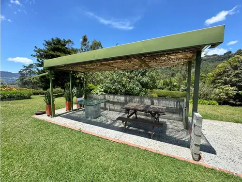Venta Lote De 19.600 M² En La Ceja Con 3 Viviendas, Sector Chaparral