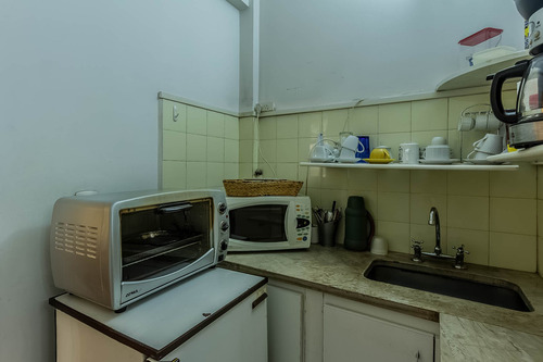 Venta Oficina C/ 2 Despachos Y Recepción 1° Piso Contra Frente En Retiro, Microcentro