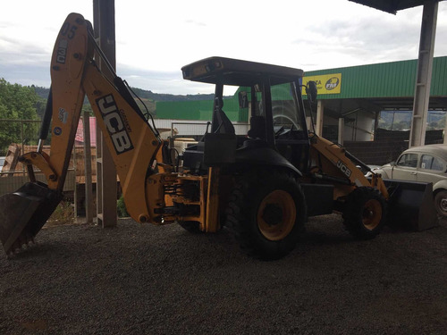 Retroescavadeira Jcb 2013