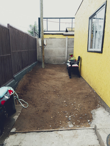 Casa Con Cierre Perimetral, Porton Corredera, Loza