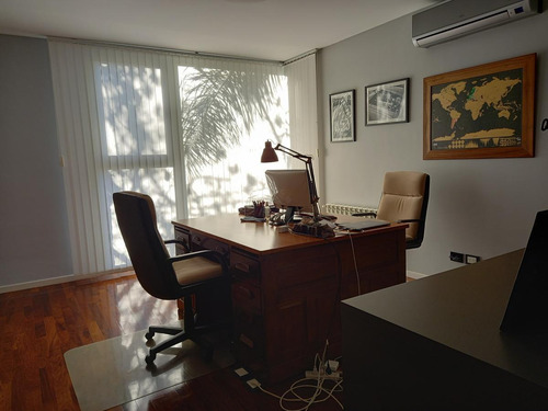 Sensacional Casa Moderna, Super Luminosa Y Con Ambientes Amplios.
