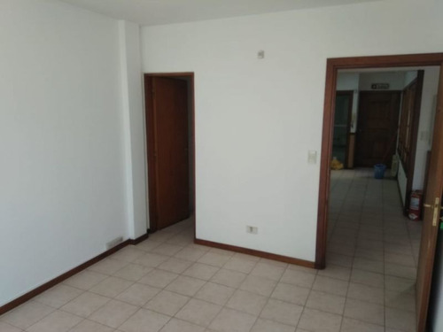 Imagen 9 de 12 de Excelente Oportunidad Para Adquirir Oficinas En Pleno Centro