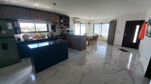 Casa 4 Ambientes En Venta En Barrio Privado San Sebastián