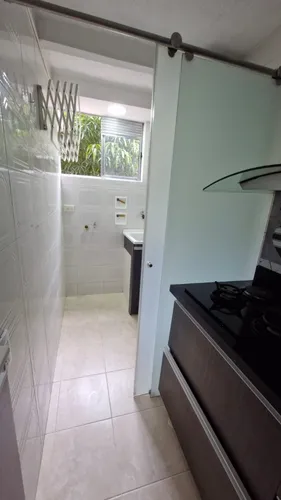 Vendo Apartamento En La Parte Baja De La Loma De Los Bernal, Piso Bajo