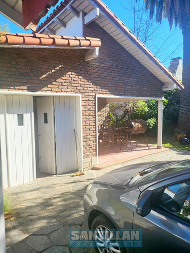 Excelente Propiedad Sobre Dos Lotes En La Mejor Zona Residencial De Ramos Mejía.