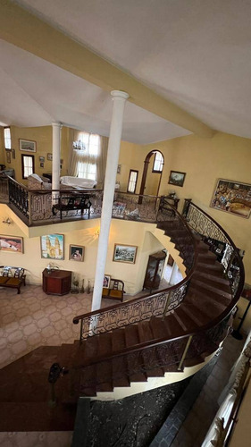 Se Alquila Casa De 1100 M En La Viña Av Principal Socc