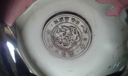 Imagem 5 de 5 de Par De Cinzeiros De Prata Com Moedas Antigas