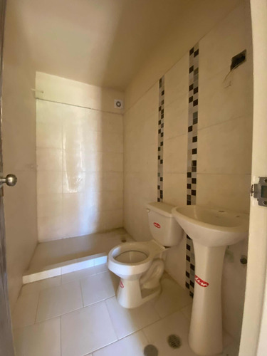 Annic Coronado Vende Townhouse Con Planta 100% Obra Gris En Villas De Aricagua, Urbanización Mañongo 269909