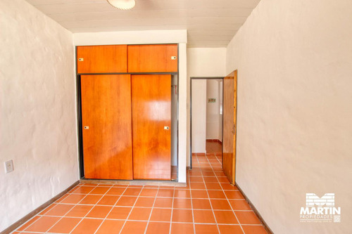 Imagen 23 de 30 de Depósito Y Casa De 3 Ambientes Con Patio Terraza Y Cochera Varios Autos