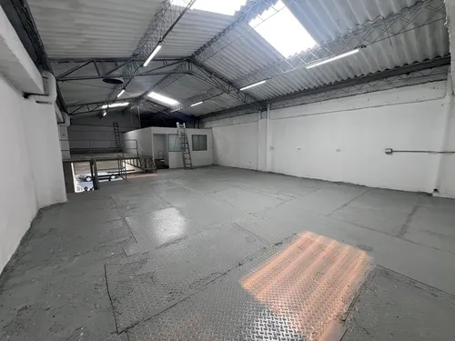 Bodega En Arriendo Ubicada En El Poblado Sector Almacentro (24940).