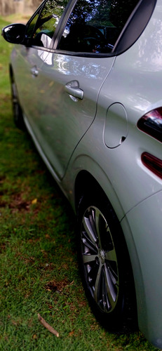 Peugeot 208 1.6 Feline Tiptronic