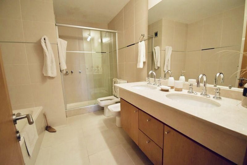 Apartamento En Venta De 2 Dormitorios En Playa Mansa