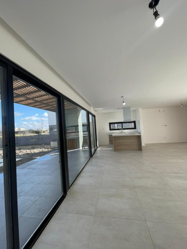 Casa En Venta Barrio San Sebastián - Barrio Privado Zona Norte - Entrega Inmediata - Dueño Directo Sin Comisión.