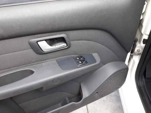 Imagen 11 de 11 de Fiat Siena 2014 1.6 El