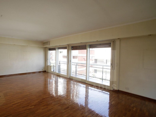 Imagen 7 de 30 de Impecable Piso De 5 Ambientes En Excelente Ubicacion Con Esp