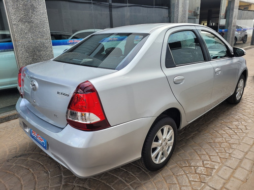 Imagem 4 de 13 de Etios Sedan X Plux 1.5 Automatico Flex 2020/2021 Prata