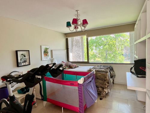 Remodelado 4 Dormitorios + 3 Baños + Servicios!
