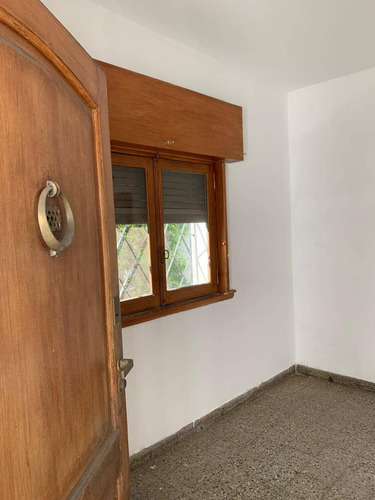 Casa 2 Dormitorios Banfield Con Cochera