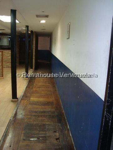 Alquiler De Amplio Galpón / Deposito Con Oficinas Y Ubicación Estratégica Al Lado Del Centro Comercial Sambil. Mls #26-334 Mv